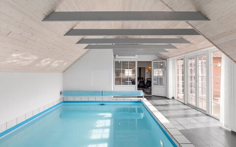 Milena - 200M from the Sea: Meubilair, Interieur Ontwerp, Flooring, Verdieping, Plafond, Kamer, Stoel, Tafel, Appartement, Keuken En Eettafel