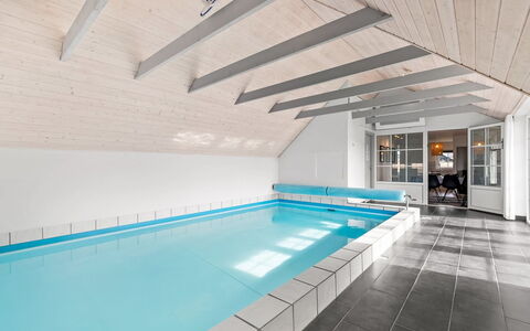 Milena - 200M from the Sea: Meubilair, Interieur Ontwerp, Flooring, Verdieping, Plafond, Kamer, Stoel, Tafel, Appartement, Keuken En Eettafel