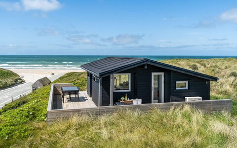 Fatlinda - 50M from the Sea: Plafond, Flooring, Interieur Ontwerp, Verdieping, Samengesteld Materiaal, Meubilair, Toevlucht, Hotel, Ontwerp, Daylighting