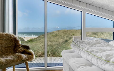 Fatlinda - 50M from the Sea: Plafond, Flooring, Interieur Ontwerp, Verdieping, Samengesteld Materiaal, Meubilair, Toevlucht, Hotel, Ontwerp, Daylighting