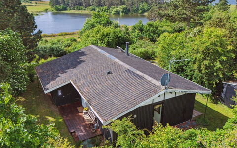 Stygg - 400M from the Sea: Dak, Huis, Huis, Verblijf, Siding, Landgoed, Oprit, Garden Gebouwen, Werf, Schuur