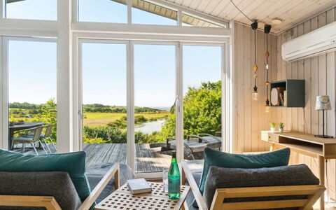 Stygg - 400M from the Sea: Dak, Huis, Huis, Verblijf, Siding, Landgoed, Oprit, Garden Gebouwen, Werf, Schuur