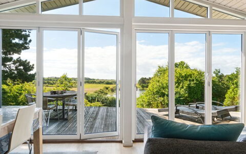 Stygg - 400M from the Sea: Dak, Huis, Huis, Verblijf, Siding, Landgoed, Oprit, Garden Gebouwen, Werf, Schuur