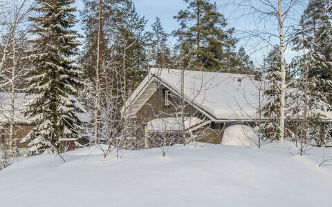 Käränkkä: Bed, Meubilair, Slaapkamer, Interieur Ontwerp, Bedding, Laken, Flooring, Hout, Verdieping, Kamer