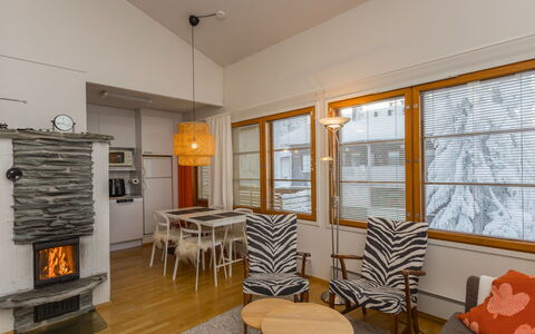 Kesä-Iikka 4: Interieur Ontwerp, Meubilair, Flooring, Hout, Plafond, Verdieping, Lichte Inrichting, Kamer, Verlichting, Woonkamer