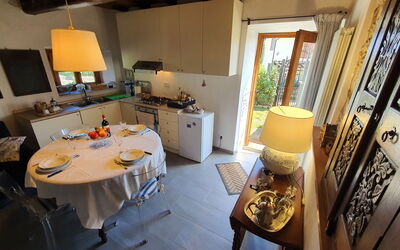 Il Cantuccio 2: Tafel, Meubilair, Gebouw, Stoel, Cabinetry, Interieur Ontwerp, Hout, Flooring, Verdieping, Woonkamer
