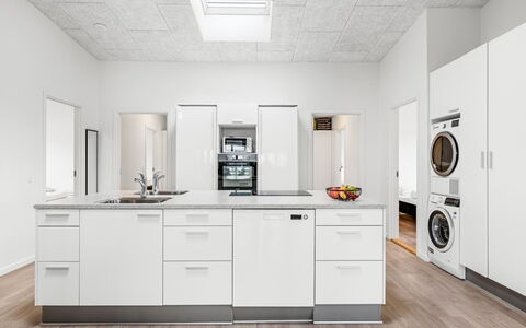 Clarabelle - 1.2Km from the Sea: Keuken, Major Appliance, Toestel Van De Keuken, Flooring, Interieur Ontwerp, Countertop, Verdieping, Plafond, Meubilair, Cabinetry