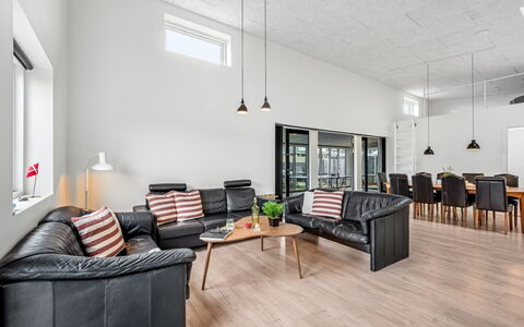 Clarabelle - 1.2Km from the Sea: Meubilair, Interieur Ontwerp, Flooring, Verdieping, Plafond, Hout, Bankstel, Kamer, Woonkamer, Houten Vloer