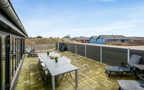 Clarabelle - 1.2Km from the Sea: Lucht, Dak, Huis, Deur, Schaduw, Landgoed, Daylighting, Stoel, Siding, Dek