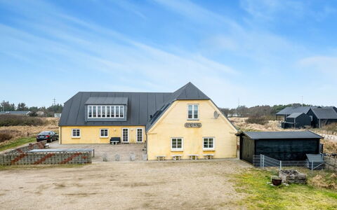 Nafne - 1.2Km from the Sea: Dak, Huis, Huis, Verblijf, Deur, Siding, Dek, Veranda, Plank, Hardwood