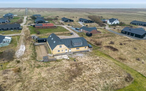 Nafne - 1.2Km from the Sea: Dak, Huis, Huis, Verblijf, Deur, Siding, Dek, Veranda, Plank, Hardwood