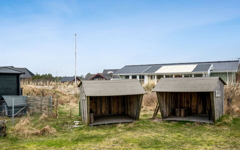 Nafne - 1.2Km from the Sea: Dak, Huis, Huis, Verblijf, Deur, Siding, Dek, Veranda, Plank, Hardwood