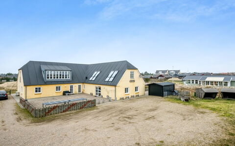 Nafne - 1.2Km from the Sea: Dak, Huis, Huis, Verblijf, Deur, Siding, Dek, Veranda, Plank, Hardwood