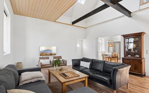 Antonina - 1.5Km from the Sea: Meubilair, Interieur Ontwerp, Flooring, Bankstel, Plafond, Hout, Verdieping, Kamer, Houten Vloer, Woonkamer