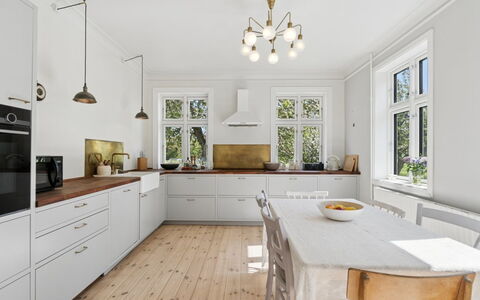 Antonina - 1.5Km from the Sea: Flooring, Keuken, Interieur Ontwerp, Hout, Verdieping, Plafond, Cabinetry, Countertop, Lichte Inrichting, Houten Vloer