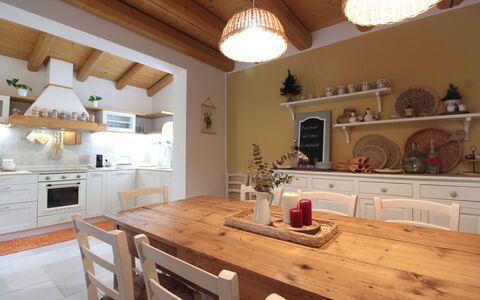 Oasi Casamaras, Brenta River, Wifi, Ac: Countertop, Cabinetry, Eigendom, Meubilair, Keuken, Tafel, Hout, Verlichting, Interieur Ontwerp, Toestel Van De Keuken
