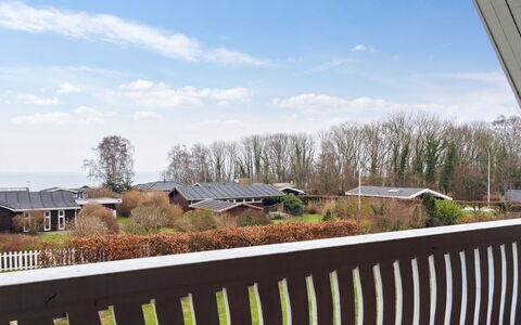 Fentje - 200M from the Sea: Meubilair, Interieur Ontwerp, Flooring, Verdieping, Plafond, Kamer, Stoel, Tafel, Appartement, Keuken En Eettafel