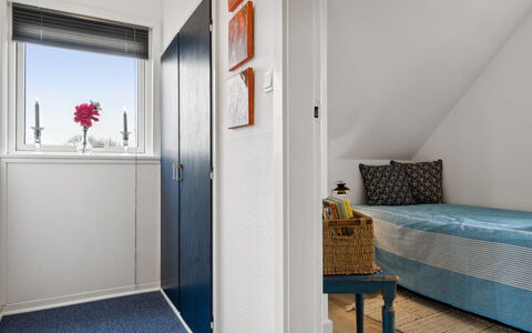 Fentje - 200M from the Sea: Meubilair, Interieur Ontwerp, Flooring, Verdieping, Plafond, Kamer, Stoel, Tafel, Appartement, Keuken En Eettafel