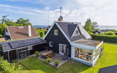 Fentje - 200M from the Sea: Meubilair, Interieur Ontwerp, Flooring, Verdieping, Plafond, Kamer, Stoel, Tafel, Appartement, Keuken En Eettafel