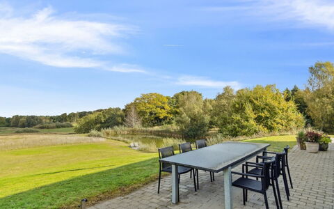 Marrit - 500M from the Sea: Huis, Huis, Deur, Dak, Verblijf, Landgoed, Tuin, Schaduw, Siding, Werf