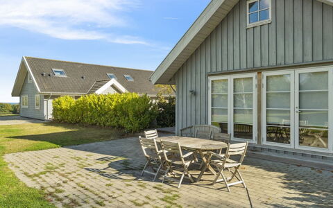 Marrit - 500M from the Sea: Huis, Huis, Deur, Dak, Verblijf, Landgoed, Tuin, Schaduw, Siding, Werf