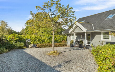 Marrit - 500M from the Sea: Huis, Huis, Deur, Dak, Verblijf, Landgoed, Tuin, Schaduw, Siding, Werf