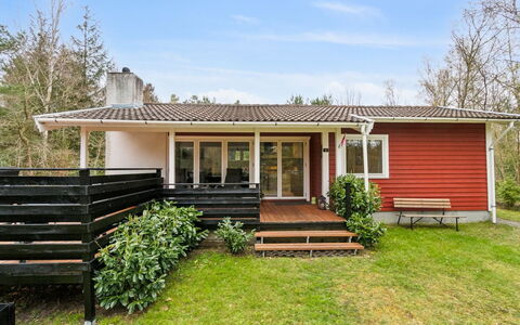 Betti - 700M from the Sea: Hout, Dak, Architectuur, Huis, Huis, Verblijf, Siding, Hardwood, Helling, Landgoed