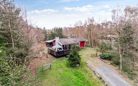 Betti - 700M from the Sea: Hout, Dak, Architectuur, Huis, Huis, Verblijf, Siding, Hardwood, Helling, Landgoed