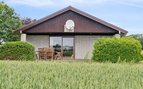 Sebine - 800M from the Sea: Dak, Huis, Huis, Verblijf, Deur, Siding, Dek, Veranda, Plank, Hardwood