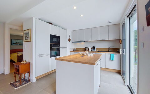 Ty Pjp: Keuken, Countertop, Toestel Van De Keuken, Meubilair, Interieur Ontwerp, Cabinetry, Flooring, Verdieping, Major Appliance, Hout