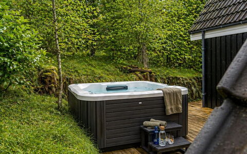 Sighfrith - 2Km from the Sea: Bad, Tuin, Jacuzzi, Werf, Backyard, Landscaping, Eco Hotel, Kamerplant, Loodgieterswerkinrichting