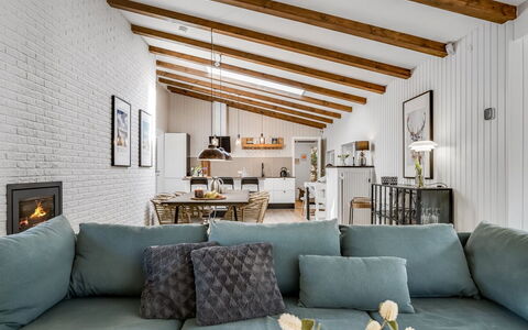 Sighfrith - 2Km from the Sea: Meubilair, Interieur Ontwerp, Bankstel, Muur, Flooring, Woonkamer, Plafond, Hout, Kamer, Verdieping