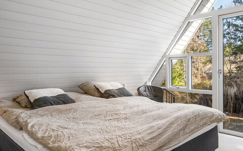 Sighfrith - 2Km from the Sea: Hout, Slaapkamer, Verdieping, Bedding, Bed, Laken, Houten Vloer, Plafond, Linens, Hardwood