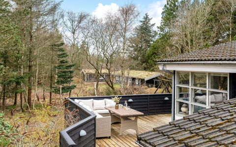 Sighfrith - 2Km from the Sea: Hout, Huis, Dek, Tuin, Veranda, Schaduw, Hardwood, Backyard, Buitenmeubels, Plank