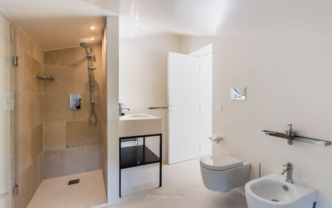 Villa Demar: Loodgieterswerkinrichting, Kraan, Wastafel, Badkamer, Wastafel In De Badkamer, Interieur Ontwerp, Douchekop, Douche, Gebouw