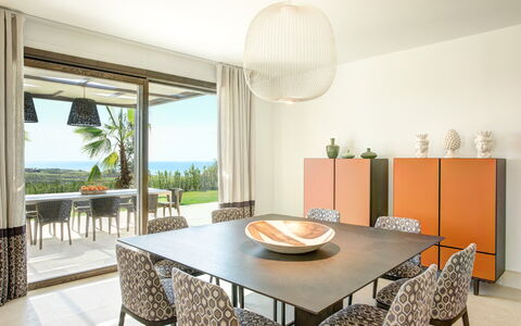 Villa Agata - Sea View | By Rocco Forte Villas: Tafel, Meubilair, Eigendom, Fabriek, Stoel, Hout, Interieur Ontwerp, Verlichting, Gebouw, Verdieping
