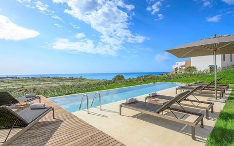 Villa Topazio - Sea View | By Rocco Forte Villas: Wolk, Lucht, Water, Gebouw, Badplaats, Azure, Fabriek, Buitenmeubels, Schaduw, Condominium