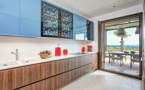 Villa Topazio - Sea View | By Rocco Forte Villas: Venster, Meubilair, Cabinetry, Fabriek, Gebouw, Countertop, Interieur Ontwerp, Kraan, Hout, Wastafel