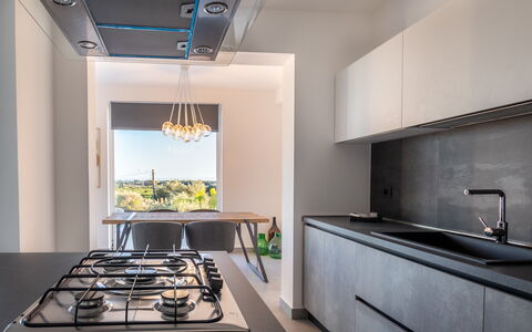 Eremita Villa Sicily: Eigendom, Gootsteen, Cabinetry, Fornuis, Countertop, Keuken, Wastafel, Interieur Ontwerp, Gasfornuis, Kraan