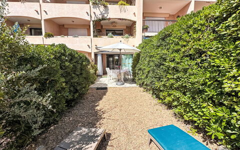 Le Plein Soleil: Struik, Werf, Schaduw, Landscaping, Haag, Balkon, Hacienda
