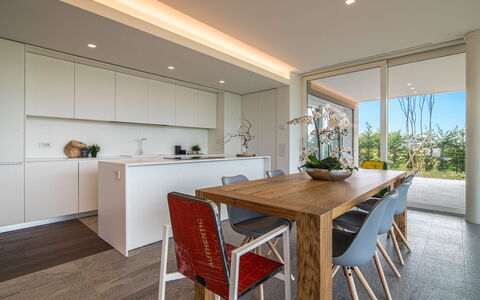 Stima Home, Padova, Pool, Ac: Tafel, Meubilair, Fabriek, Eigendom, Cabinetry, Countertop, Hout, Kamerplant, Interieur Ontwerp, Flooring