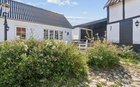 Sjard - 300M from the Sea: Huis, Dak, Huis, Woongebied, Verblijf, Siding, Landgoed, Tuin, Voorstad, Landscaping