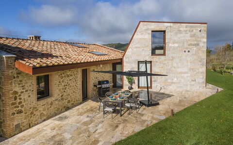 Villa Velari In Volterra With Private Pool, Ac: Wolk, Lucht, Gebouw, Eigendom, Venster, Fabriek, Land Lot, Huis, Verblijf, Woongebied