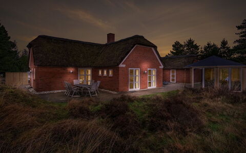 Lieselotte - 2.7Km from the Sea: Hout, Dak, Architectuur, Huis, Huis, Verblijf, Siding, Hardwood, Helling, Landgoed
