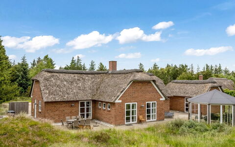 Lieselotte - 2.7Km from the Sea: Hout, Dak, Architectuur, Huis, Huis, Verblijf, Siding, Hardwood, Helling, Landgoed