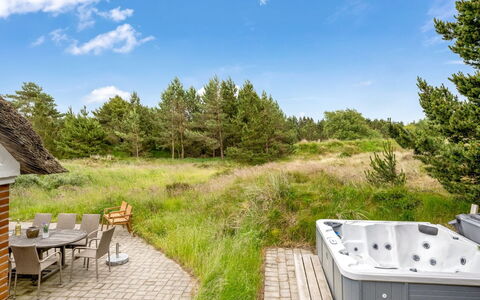 Lieselotte - 2.7Km from the Sea: Hout, Dak, Architectuur, Huis, Huis, Verblijf, Siding, Hardwood, Helling, Landgoed