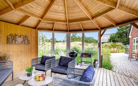 Lieselotte - 2.7Km from the Sea: Hout, Dak, Architectuur, Huis, Huis, Verblijf, Siding, Hardwood, Helling, Landgoed