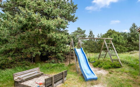 Lieselotte - 2.7Km from the Sea: Hout, Dak, Architectuur, Huis, Huis, Verblijf, Siding, Hardwood, Helling, Landgoed