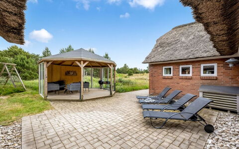 Lieselotte - 2.7Km from the Sea: Hout, Dak, Architectuur, Huis, Huis, Verblijf, Siding, Hardwood, Helling, Landgoed