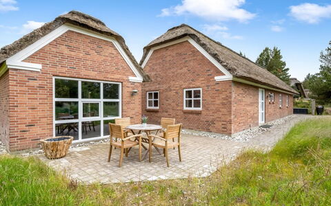 Lieselotte - 2.7Km from the Sea: Hout, Dak, Architectuur, Huis, Huis, Verblijf, Siding, Hardwood, Helling, Landgoed